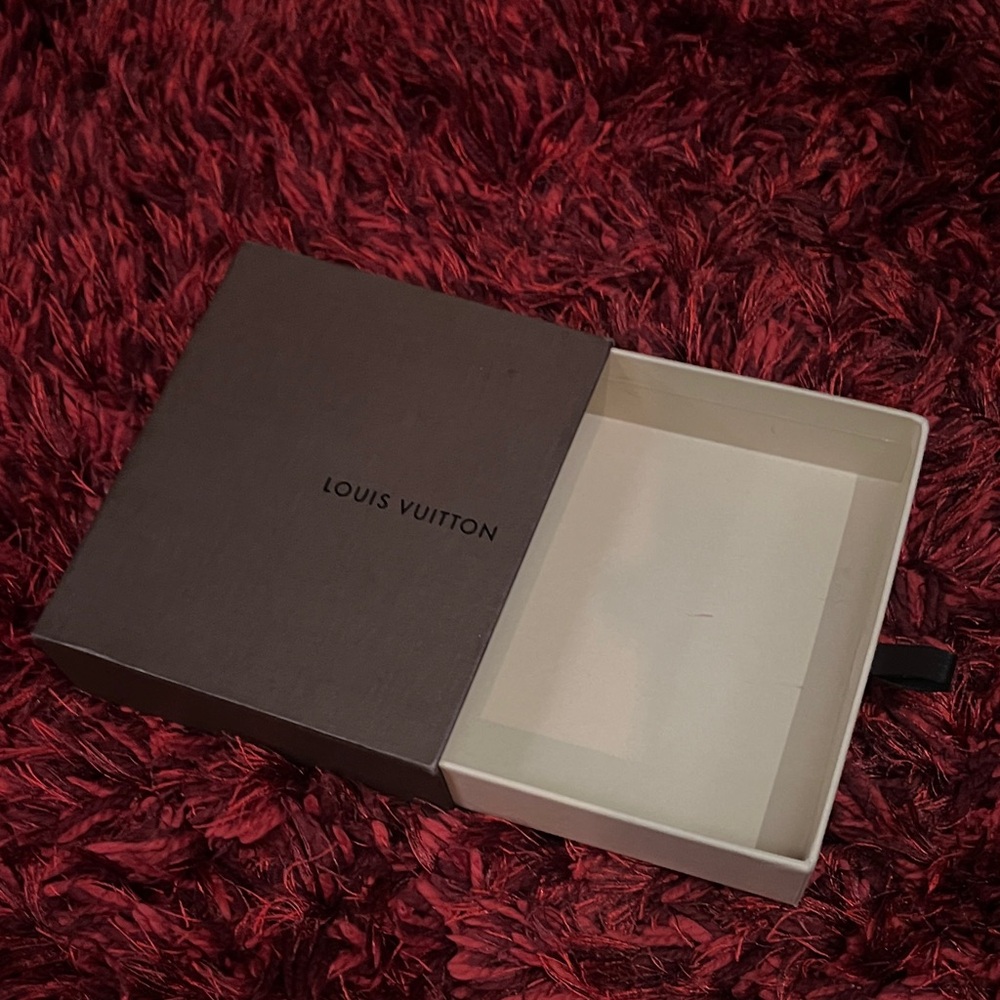 Louis Vuitton Black and Cream Gift Box‎